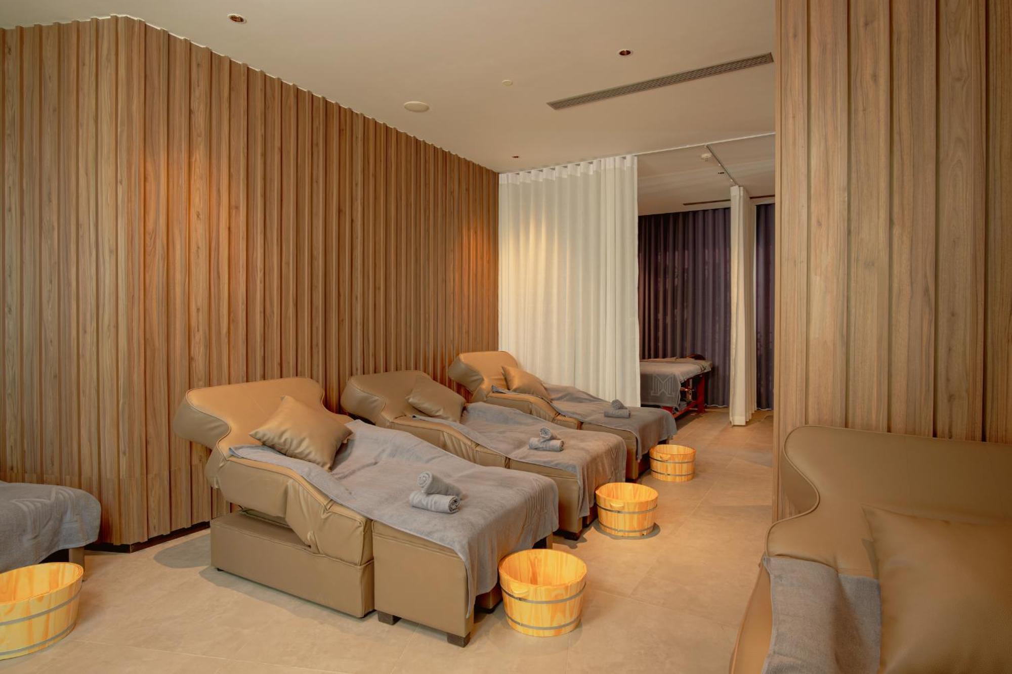 M Hotel Danang Ngoại thất bức ảnh A foot reflexology room at a spa