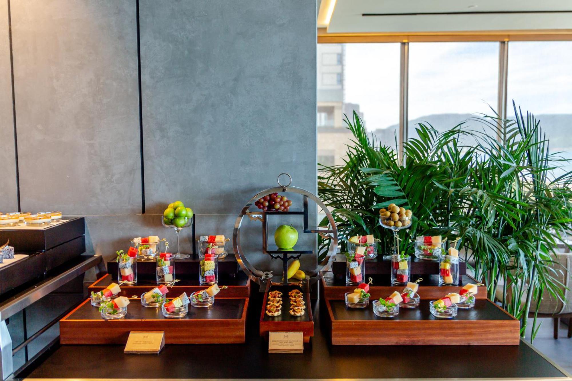M Hotel Danang Ngoại thất bức ảnh A selection of desserts at the lounge
